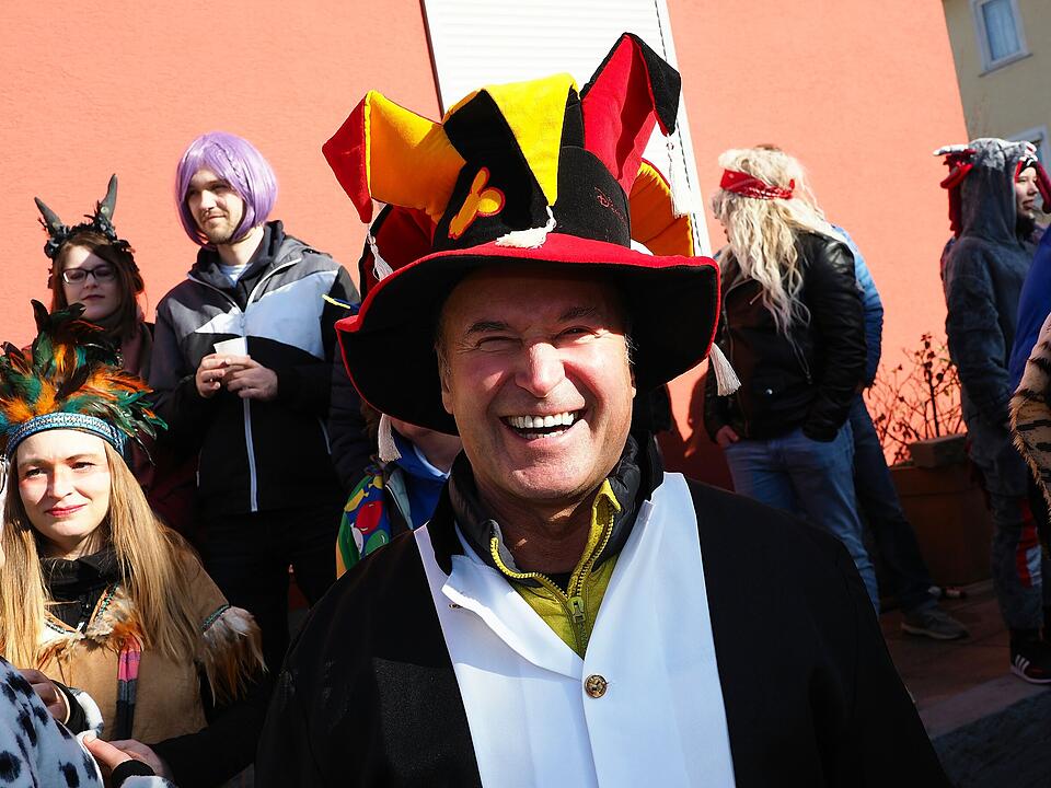 Buntes Faschingstreiben lockte tausende Besucher an.