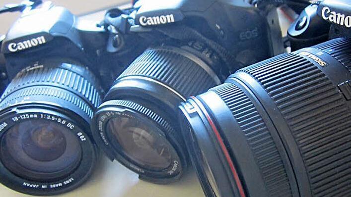 Auf hochwertige Kameras der Marken Canon, Nikon und Ixus sowie auf Notebooks der Marken Apple und HP, aber auch auf Bargeld aus Tresoren hatte es die Bande abgesehen. Foto: Matthias Einwag