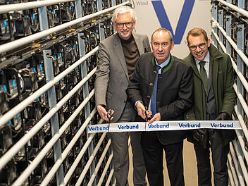 Iphofen: Einer der gr&ouml;&szlig;ten Batteriespeicher Bayerns eingeweiht - Strom f&uuml;r Zehntausende Haushalte