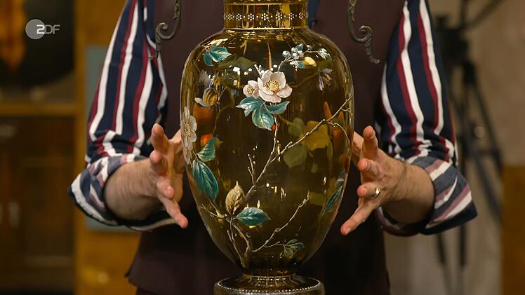 "Wer hat das schöne Stück denn gemacht?", erkundigte sich Horst Lichter. "Wenn ich das wüsste", erwiderte der Experte. Ein Hersteller war nicht zu erkennen. Die Entstehungszeit grenzte Colmar Schulte-Goltz auf 1890 bis 1900 ein.