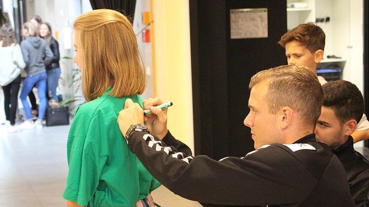 Der Andrang am Mittwoch war groß. Die Autogrammkarten reichten nicht aus. Yannick Hupfer