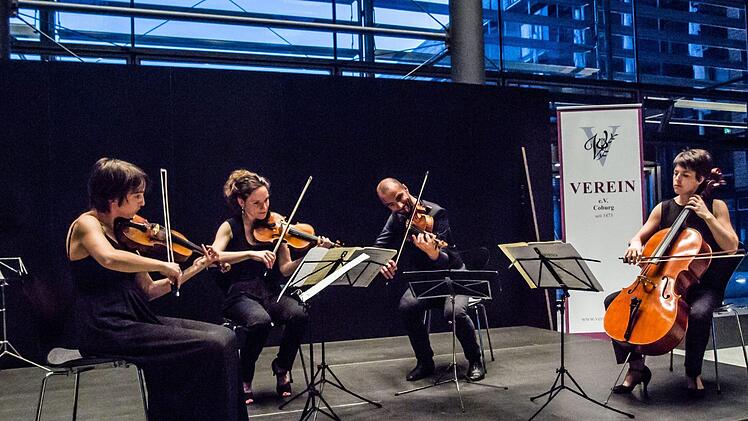Impressionen vom Konzert mit dem Quatuor Voce und dem Bandoneonisten Pierre Cussac beim Coburger "Verein".Foto: Jochen Berger