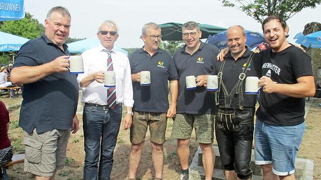 Günter Scheubel, Johann Kalb, Ernst Nickel, Josef Körner, Johannes Krapp und David Hertl (v. l.) freuten sich über den guten Besuch des Frühschoppens. Foto: Kommunale Allianz Drei-Franken-Eck