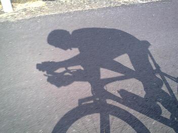 Ist Peter Röder schneller als sein Schatten? Am Samstagabend unserer Zeit gilt es für den Großlangheimer beim Hawaii-Ironman. Foto: Röder