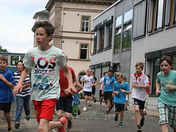 Rennen für die Sonnenterrasse: Jede Runde brachte bares Geld. Die Kinder liefen, Eltern und Bekannte mussten zahlen.