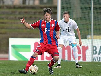 Lukas Görtler im Bayern-Trikot, aufgenommen im Regionalliga-Spiel bei seinem Ex-Verein FC Eintracht Bamberg. Foto: sportpress