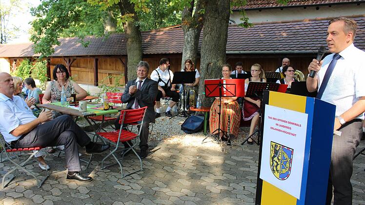Der Landrat würdigte die Leistung des Kellerbergvereins.
