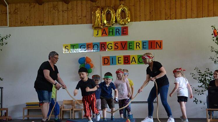 Auch bei den Kleinsten geht es ganz schön fetzig zu bei der 100-Jahr-Feier zum Vereinsbestehen des St. Georg-Vereins Diebach.Elisabeth Assmann