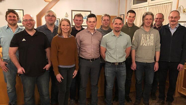 Die Kandidaten der CSU/Freie Wähler: Dominic Wolf, Thomas Geßner, Johannes Beck, Bettina Bonengel, Fabian Hofmann, Michael Diemer, Daniel Weigand, Volker Müller, Josef Holzheimer, Steffen Winterbauer, Joachim Weigand und Fridolin Zehner.  Foto: Rudolf Berninger