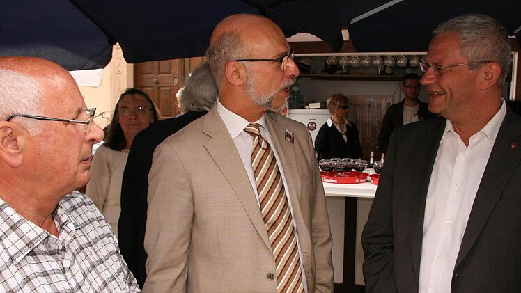 Viele Gespräche beim Empfang der Delegation aus Vernon: Michel Guibout, Oberbürgermeister Kay Blankenburg und Eisenstadts Bürgermeister Thomas Steiner. Foto: Paul Ziegler