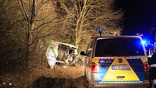 Auto prallt nach Verfolgungsjagd bei Staffelbach gegen Baum