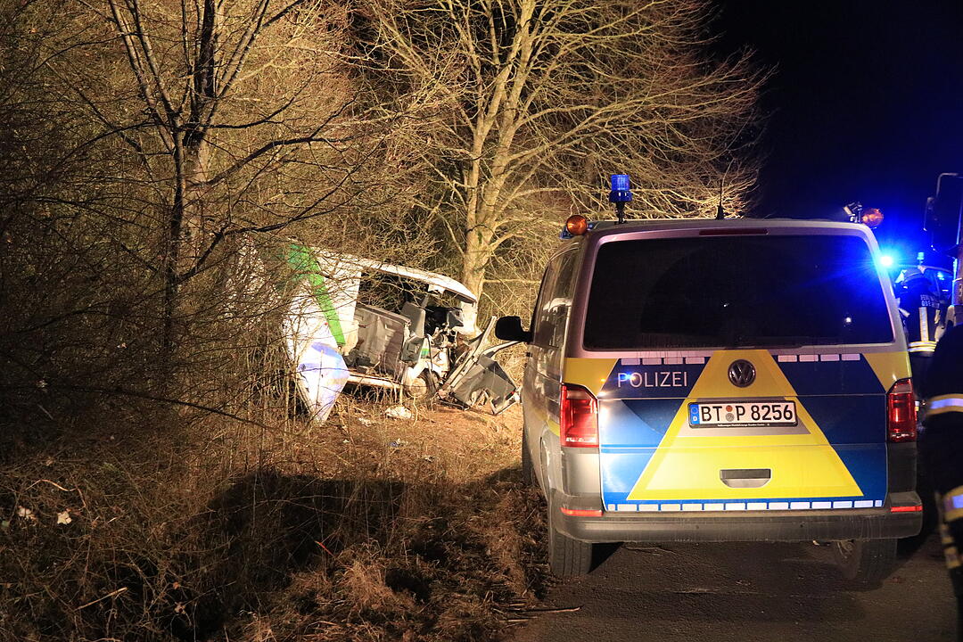 Auto prallt nach Verfolgungsjagd bei Staffelbach gegen Baum