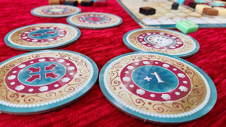 Azul: Meister-Chocolatier: Rezension des Pralinen-Puzzelspiels