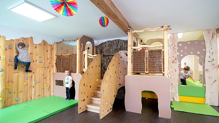 Mit der Kinderwelt Zapfenwichtel bietet der Tannenhof Schorr ein besonderes Erlebnis f&uuml;r Kinder.