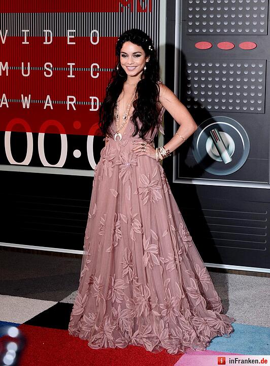 Red Carpet - MTV Video Music Awards 2015