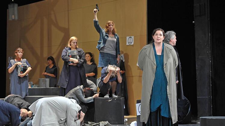Szene aus Bellinis "Norma" am Landestheater Coburg.Foto: Andrea Kremper