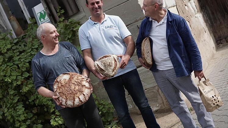 Karl Brehm, Michael Litz und Arnd Erbel leben das Direktvermarkter-Prinzip: vom Landwirt zum Müller zum Bäcker. Foto: Sarah Dann