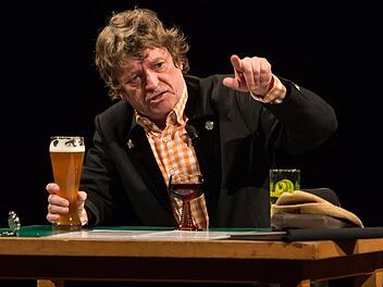 Erwin Pelzig bei seinem Auftritt in der Konzerthalle Fotos: Barbara Herbst