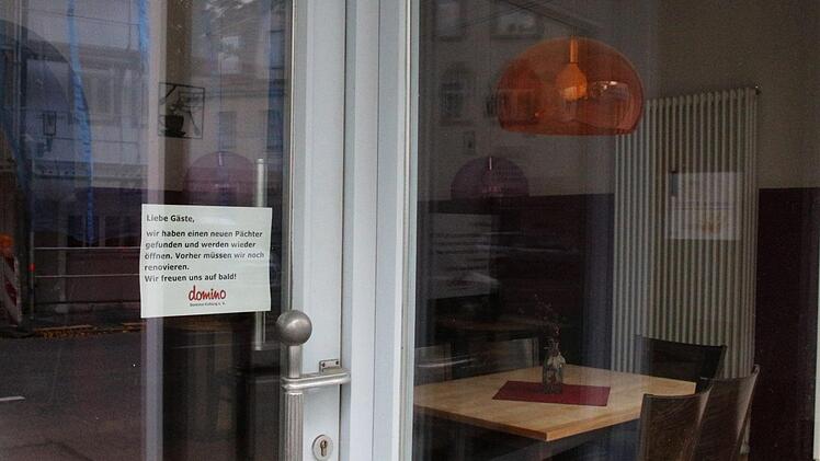 Ein Aushang an der Tür in der Judengasse kündigt die Wiedereröffnung des "Café Babbel" an. Ulrike Nauer
