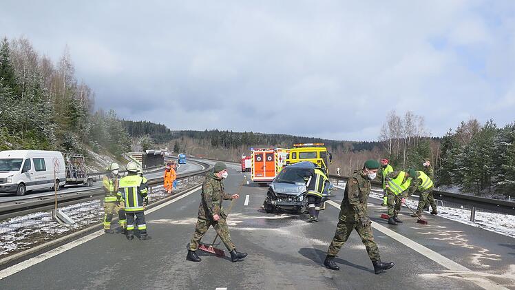Ein 22-Jähriger hatte bei einem Unfall auf der A93 viel Glück