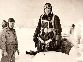 Robert Mandetzky (Mitte) trainierte sein Leben lang Segelflug-Schüler. Fotos: Thomas Dill, privat