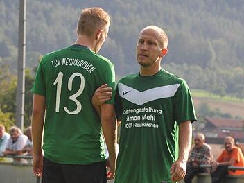 Adrian Mahr (r.) ist seit dieser Saison hauptverantwortlicher Spielertrainer beim TSV Neunkirchen. Bei seinen früheren Stationen hat der Ex-Junioren-Nationalspieler auch Profierfahrung gesammelt. Foto: Leo Hühnlein