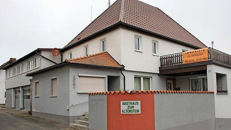 Vor Jahren gingen die Rollos schon runter: Für das einst renommierte Gasthaus an der Hauptstraße durch Altenstein wird ein neuer Eigentümer gesucht.  Foto: Ralf Kestel