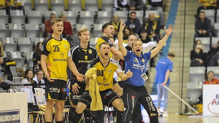 Mit vollem Einsatz über 60 Minuten auf und neben der Platte dabei (von links): Die Coburger Akteure Jakob Knauer, Felix Sproß, Christoph Neuhold, Marcell Timm und Trainer Jan Gorr Foto: Hagen Lehmann