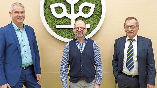 Frank Dünisch (Direktor der AOK Schweinfurt, von links) sowie Versichertenvertreter Frank Fisching, der turnusgemäß vom Vertreter der Arbeitgeber, Dr. Gerd Sachs, für dieses Jahr den Vorsitz im Beirat der AOK-Direktion übernimmt.