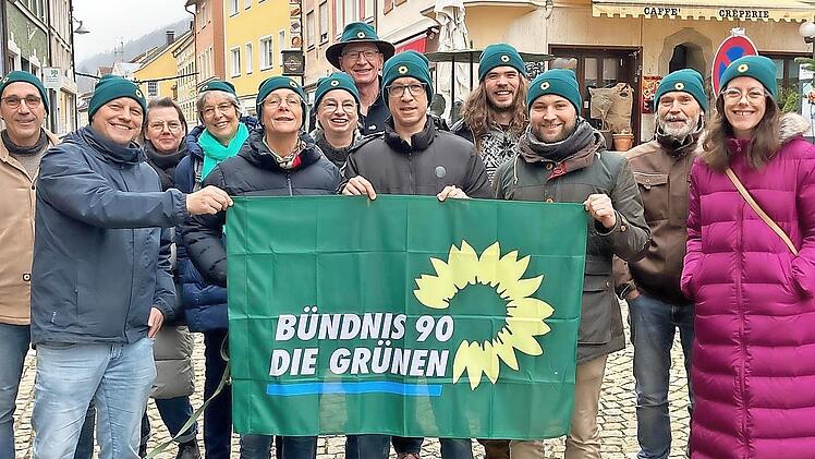 Haben die neue Ortsgruppe von B&uuml;ndnis 90/Die Gr&uuml;nen in Bad Br&uuml;ckenau gegr&uuml;ndet: (von links) Rainer Nelkenstock, Ingo Queck, Regina Kaiser, Gerhild Rittig-Storch, Eva Reichert-Nelkenstock, Anette Scheder, Hartmut B&ouml;s, Mark Decker, Lukas Dill, Basti...