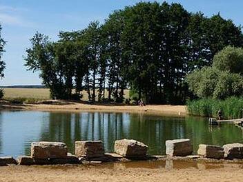 Der Badesee in Frensdorf wurde gesperrt. Grund waren mehrere Beschwerden &uuml;ber Erbrechen und Fieber. Foto: Landratsamt Bamberg