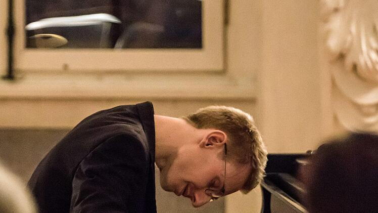 Andreas Wolff stellte seine neue CD "Mosaice" mit einem Klavierabend in der Coburger Ehrenburg vor.Foto: Jochen Berger