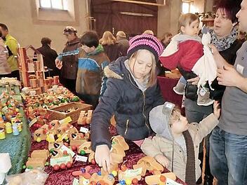 Große Auswahl: Beim Bildhäuser Weihnachtsbasar werden ausschließlich selbstgefertigte Waren angeboten. Foto: Anton Then