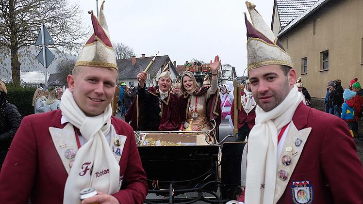 Prinzenpaar, Garde und Elferrat aus Schwärzelbach. Gerd Schaar