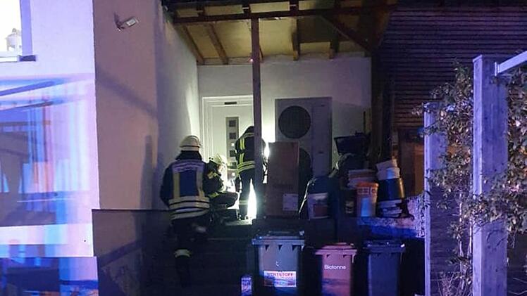 Gruppenübung der Freiwilligen Feuerwehr Bubenreuth: Einsatz mit der Gelenkdrehleiter