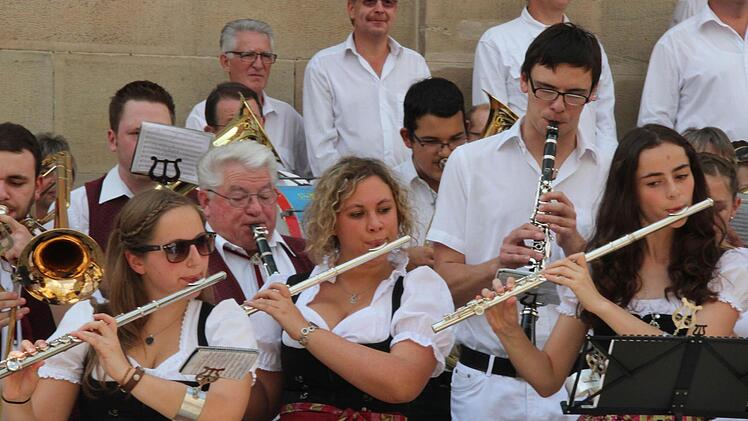 Impressionen vom Großkonzert auf dem Coburger Albertsplatz.Foto: Jochen Berger