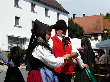 Die Kirchweih als das zentrale Fest in fränkischen Dörfern und Kleinstädten, historisch begründet, bis heute wichtig für die Bestätigung der örtlichen Identität. Und dann kommen diese fränkischen Autoren mit ihren "Kirchweihleichen" daher. Foto: Archiv