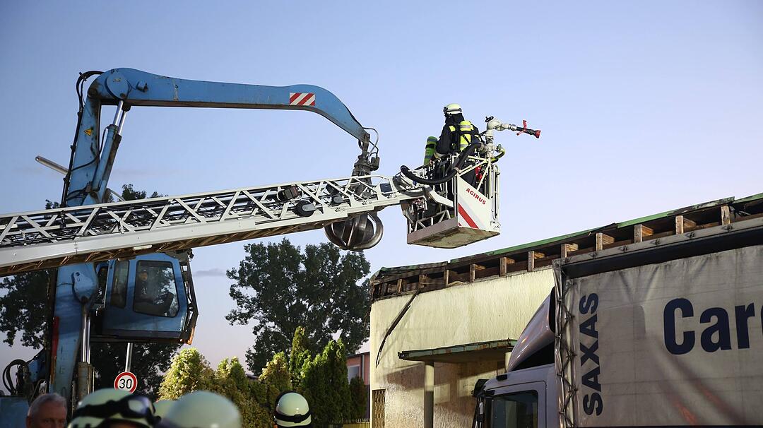 Brand im Gewerbegebiet von Nuernberg