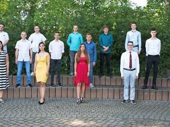 Abschlussschüler der zehnten Klasse in Neunkirchen mit Klassenlehrerin Christiane Hubert