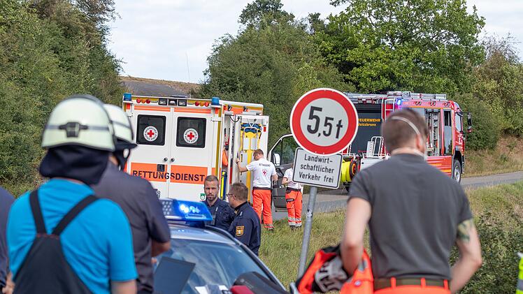 Tragischer Unfall: 67-Jährige wird von eigenem Auto überrollt und erleidet tödliche Verletzungen