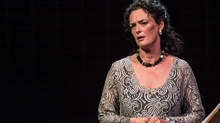 "Herzlich lieben, mutig hassen" lautete das Motto eines Liederabends mit Gabriela Künzler und Antonio Grimaldi in der Coburger Reithalle. Foto: Jochen Berger