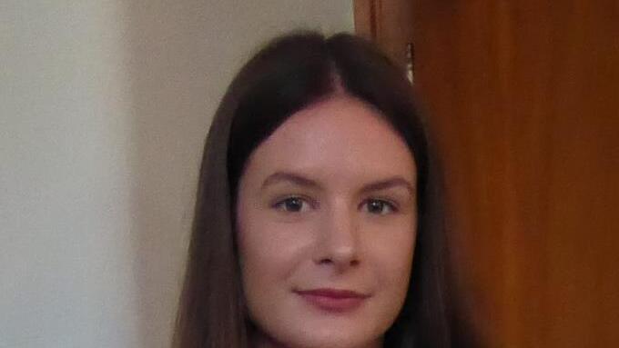 Sarah Bachmann (10a): Ich spiel den Zettel und von Anfang an hat mir die Rolle ziemlich gefallen, weil ich mich mit der auch ein bisschen identifizieren kann. Es macht mir sehr Spaß, auch wenn wir ein bisschen anstrengende Phasen hatten und das alles ein bisschen schwer gelaufen ist am Anfang, hat es dann geklappt und wir haben uns alle gut reingefunden.  Foto: Gerhild Ahnert