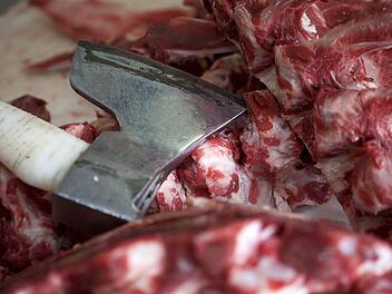 "Für Weihnachtsbraten vorgesorgt": Unbekannter klaut 500 Kilo Rindfleisch in Wülfershausen