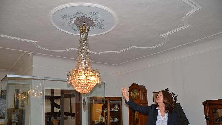 Museumsleiterin Irene Lederer  jetzt, im Jahr 2020,  im Luitpold-Maier-Zimmer