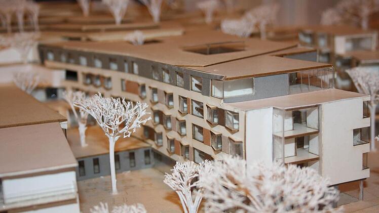 Trotz kostenaufwändiger Bebauung ist das Hanggrundstück in Stadtnähe ein Goldstück.