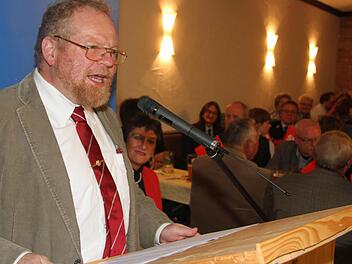 Als Gastredner hatte Landtagsvizepräsidentin Inge Aures den Sprecher der SPD-Landtagsfraktion, Klaus Adelt, eingeladen. Er betonte, wie wichtig das Ehrenamt für die regionalen Strukturen ist. Foto: Sonja Adam