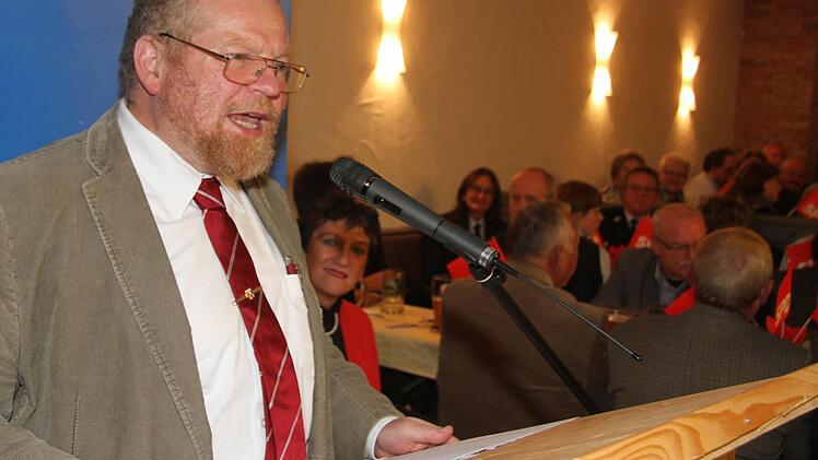 Als Gastredner hatte Landtagsvizepräsidentin Inge Aures den Sprecher der SPD-Landtagsfraktion, Klaus Adelt, eingeladen. Er betonte, wie wichtig das Ehrenamt für die regionalen Strukturen ist. Foto: Sonja Adam