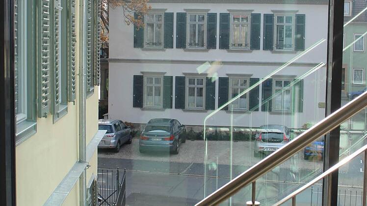 Sichtverbindung zum Haupthaus, dem Hotel Villa Victoria. Foto: Ulrike Nauer