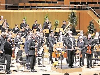 Das erweiterte Bamberger Kammerorchester spielt u. a. beliebte Opernmelodien. Fotos: pr