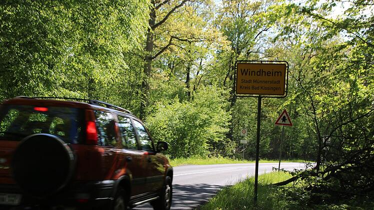 Über zu schnell durch das Dorf fahrende Autos klagen die Windheimer. Sie haben sich an Bürgermeister Helmut Blank gewandt. Der sieht das Problem auch in anderen Stadtteilen. Das Thema kommt in den Stadtrat. Thomas Malz